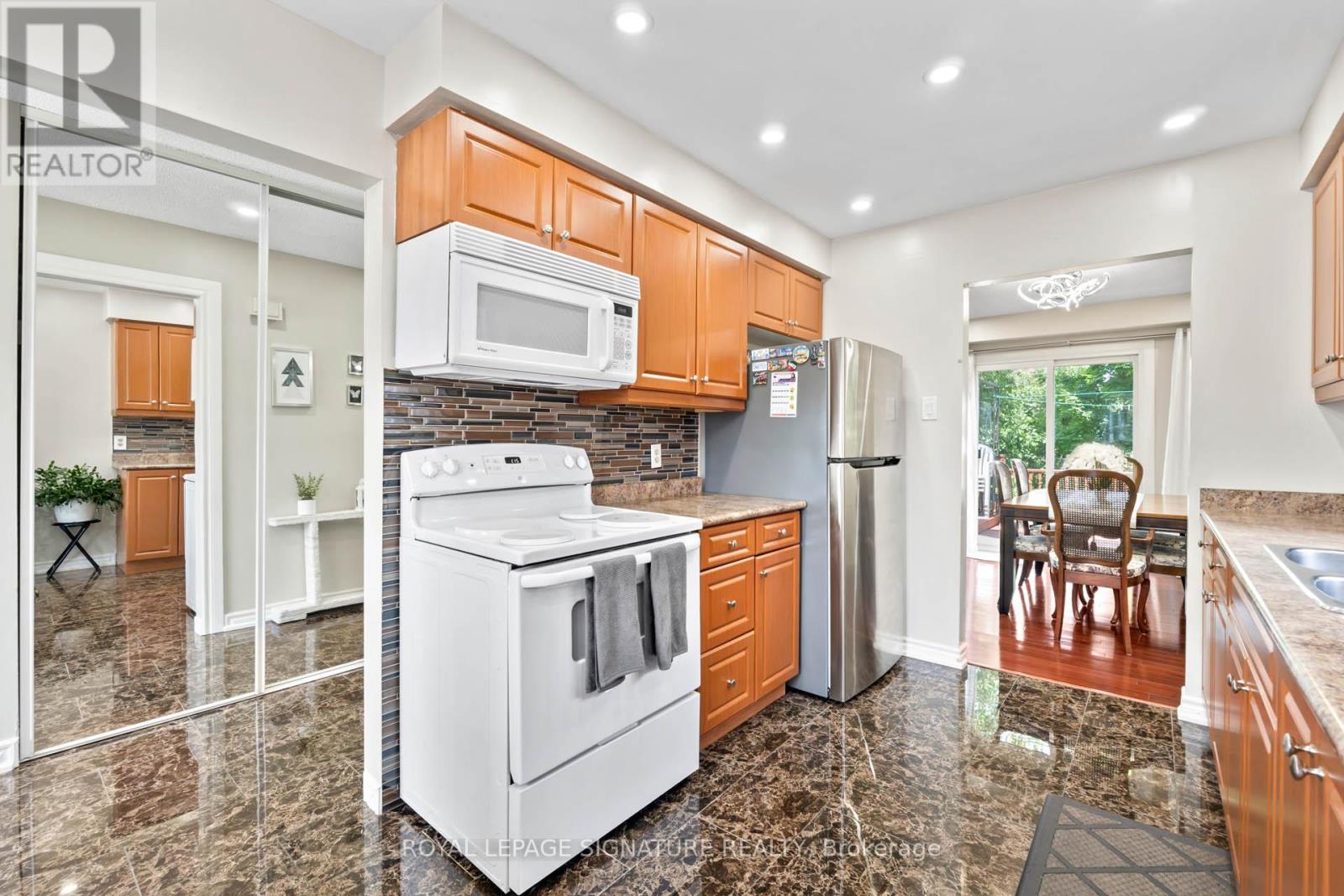 85 Bradstone Square, Toronto, Ontario  M1B 1W1 - Photo 5 - E12525934