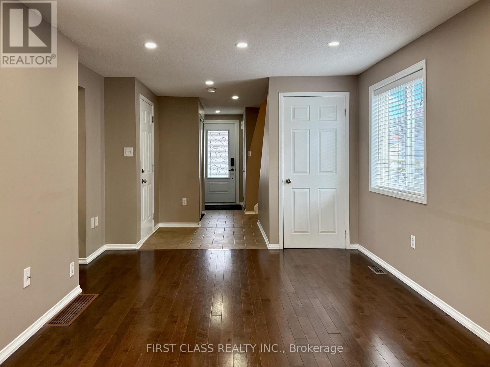 13 Benjamin Lane, Barrie, Ontario  L4N 0S3 - Photo 11 - S12525974