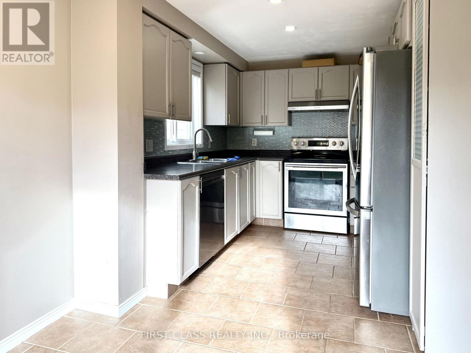 13 Benjamin Lane, Barrie, Ontario  L4N 0S3 - Photo 3 - S12525974