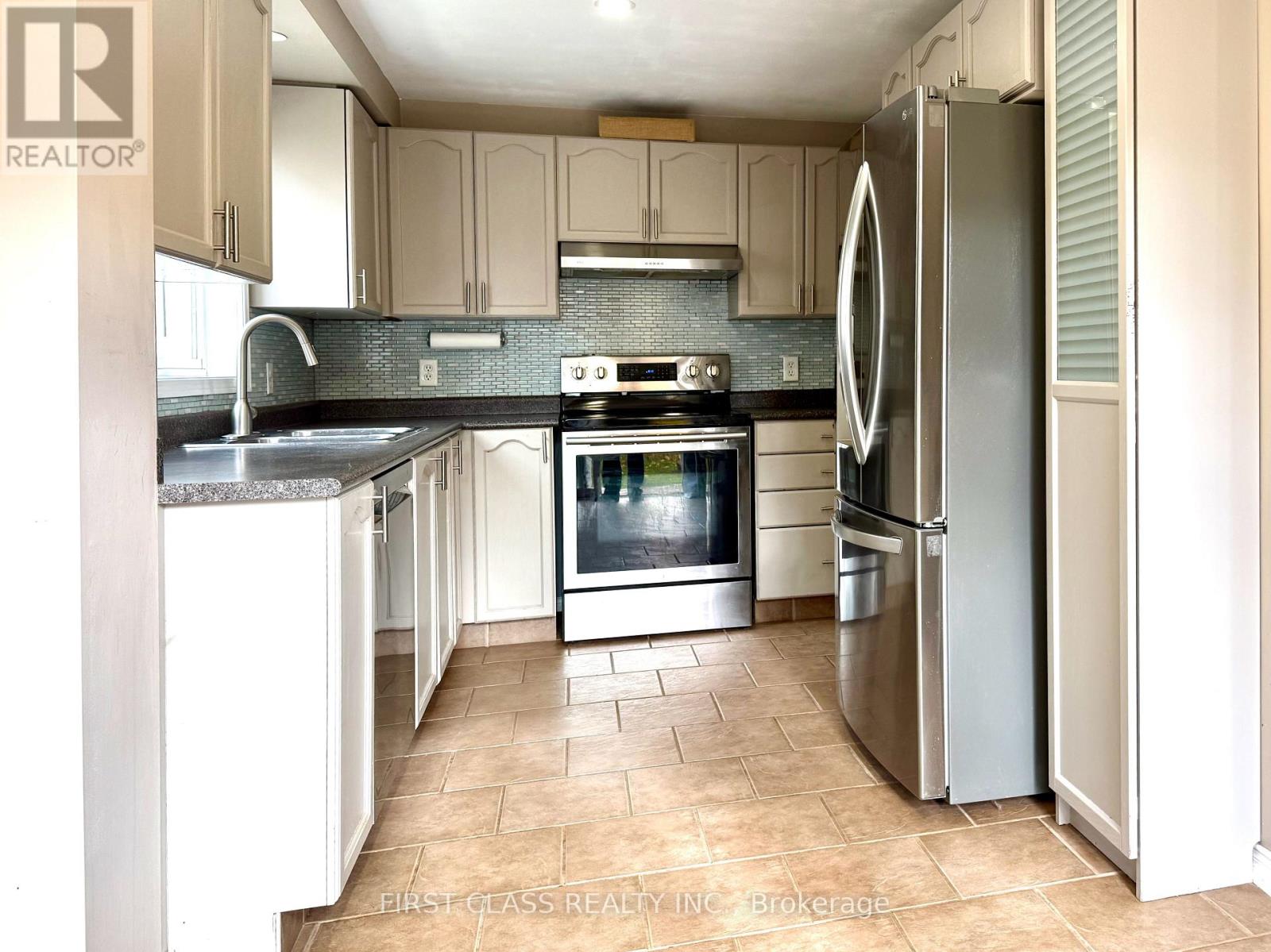 13 Benjamin Lane, Barrie, Ontario  L4N 0S3 - Photo 4 - S12525974