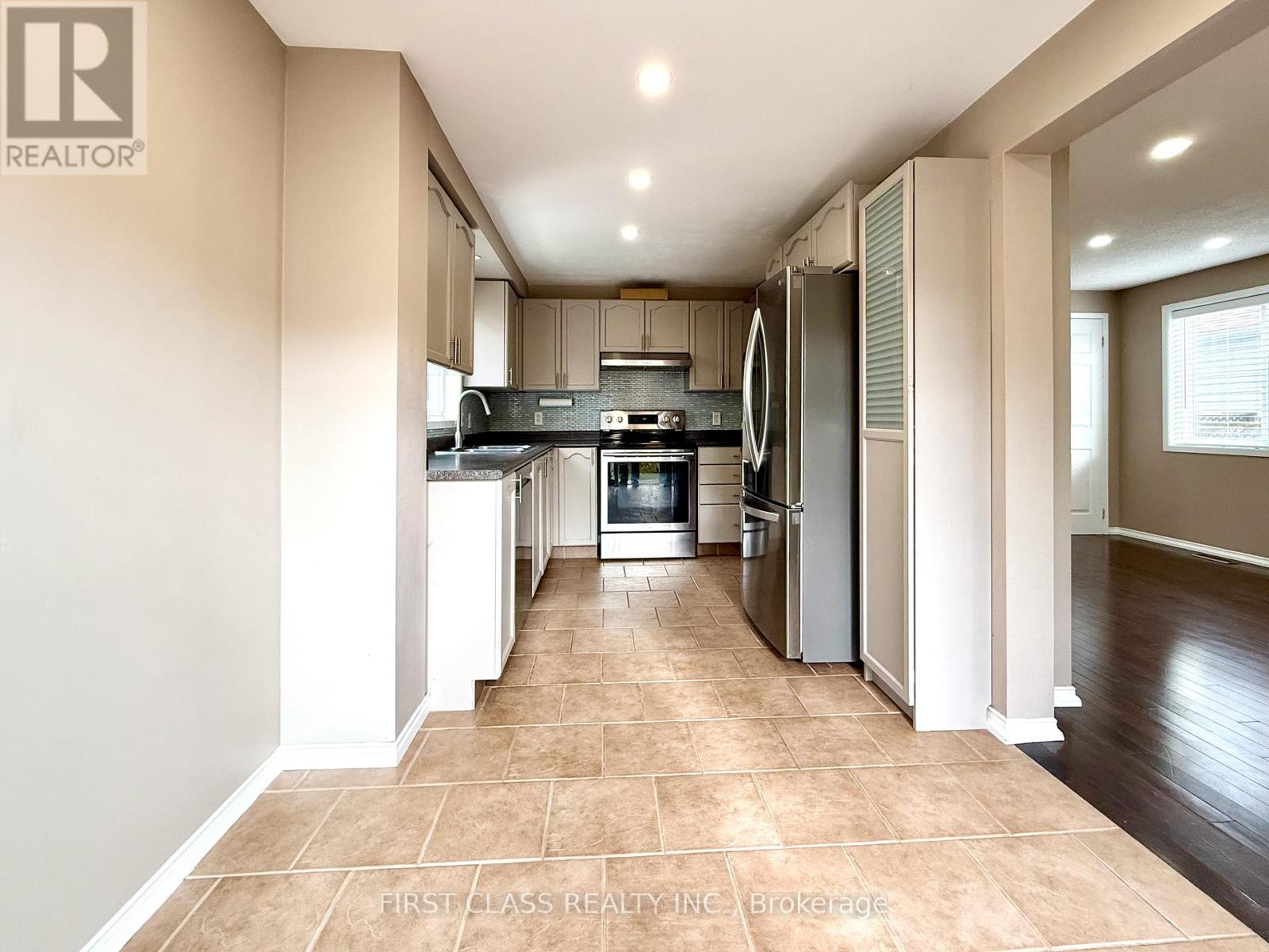 13 Benjamin Lane, Barrie, Ontario  L4N 0S3 - Photo 5 - S12525974