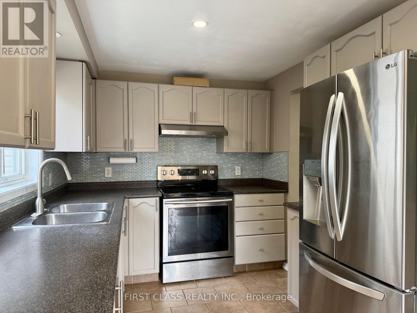 13 Benjamin Lane, Barrie, Ontario  L4N 0S3 - Photo 6 - S12525974