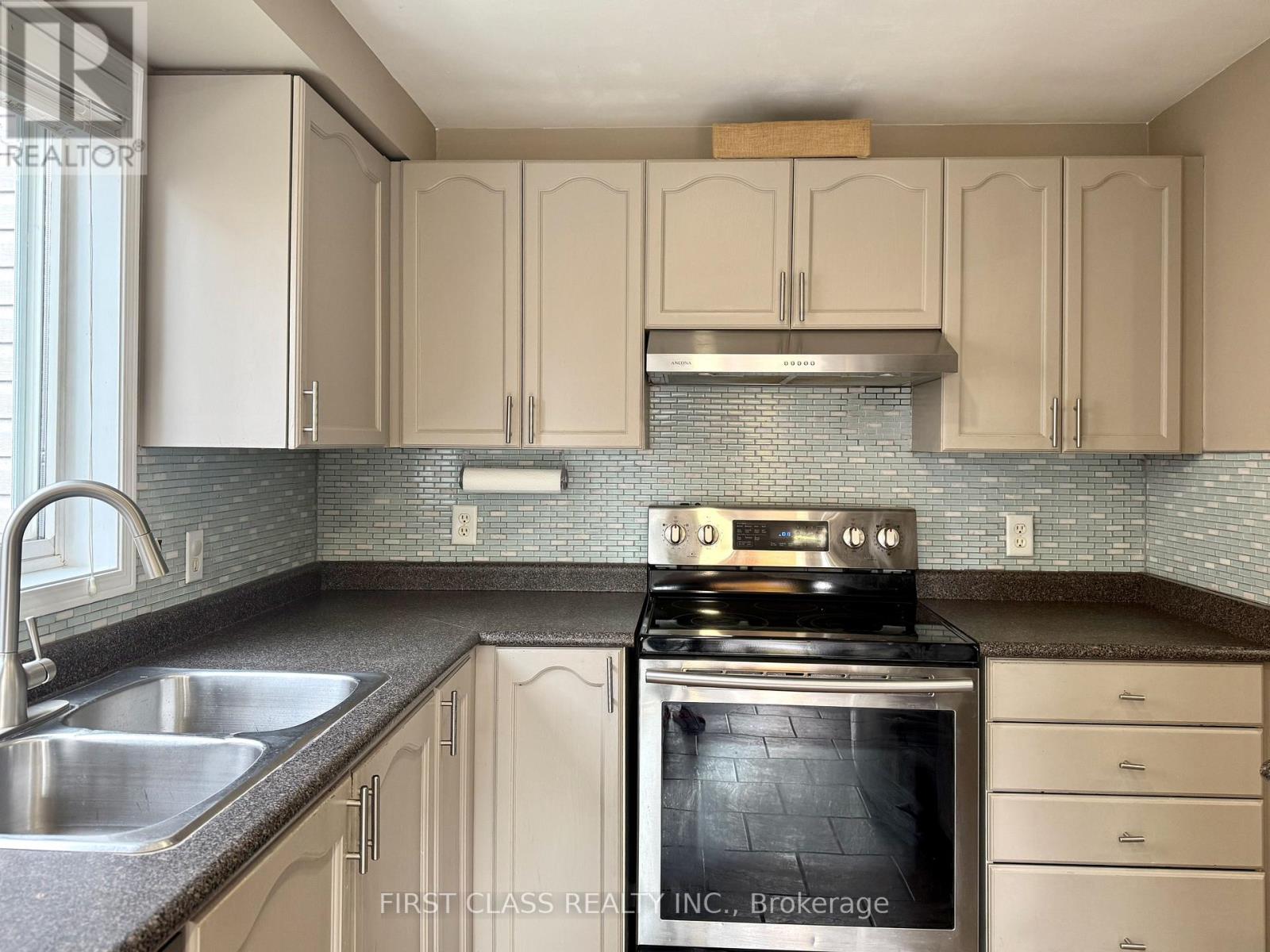 13 Benjamin Lane, Barrie, Ontario  L4N 0S3 - Photo 7 - S12525974