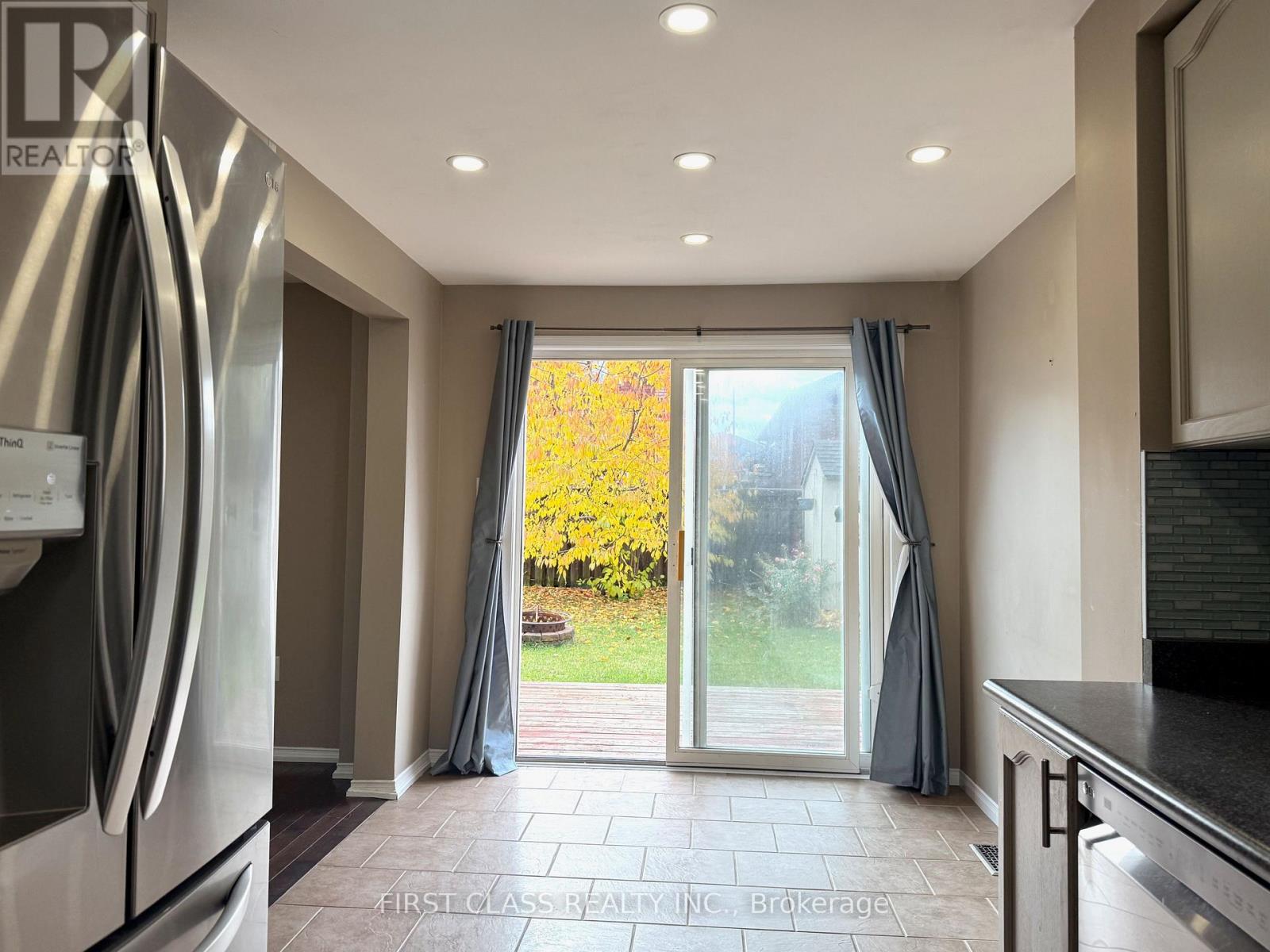 13 Benjamin Lane, Barrie, Ontario  L4N 0S3 - Photo 9 - S12525974