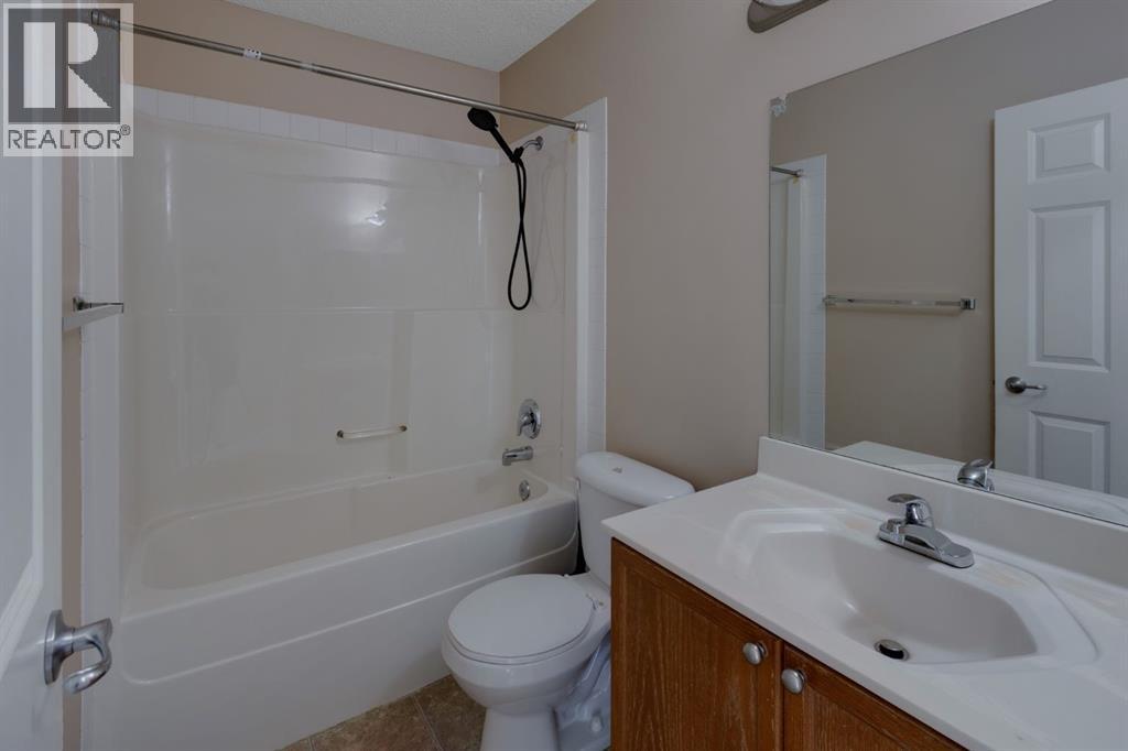 427 Saddlebrook Way Ne, Calgary, Alberta  T3J 5M7 - Photo 25 - A2248432