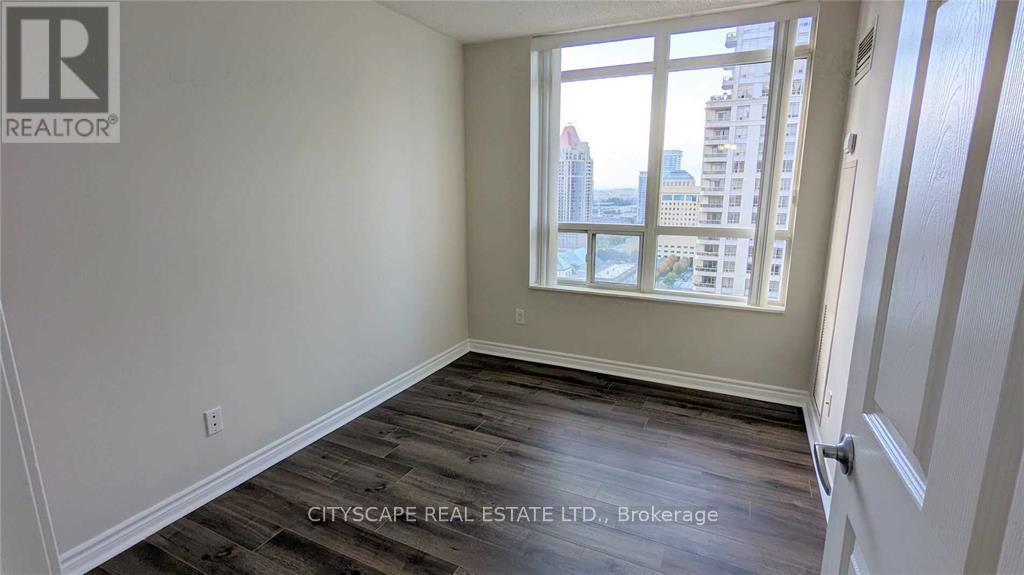 2416 - 3880 Duke Of York Boulevard, Mississauga, Ontario  L5B 4M7 - Photo 10 - W12525916