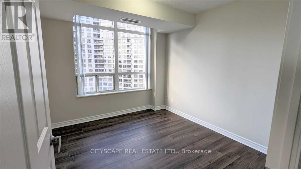 2416 - 3880 Duke Of York Boulevard, Mississauga, Ontario  L5B 4M7 - Photo 12 - W12525916