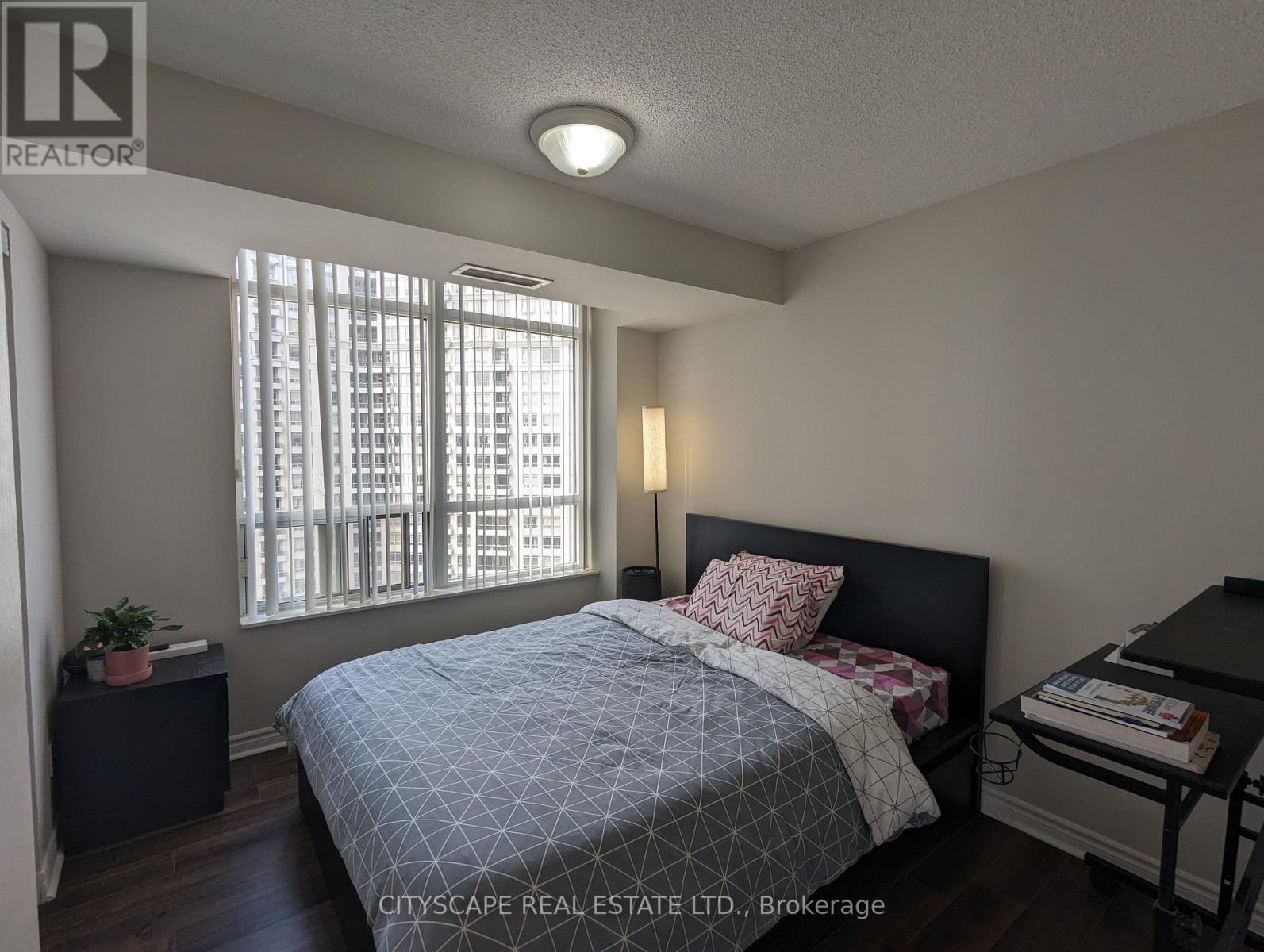 2416 - 3880 Duke Of York Boulevard, Mississauga, Ontario  L5B 4M7 - Photo 13 - W12525916