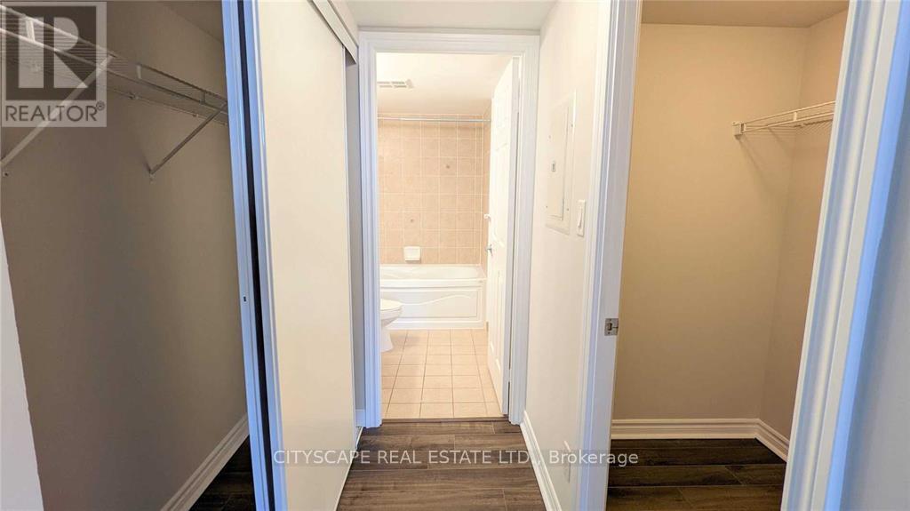 2416 - 3880 Duke Of York Boulevard, Mississauga, Ontario  L5B 4M7 - Photo 16 - W12525916