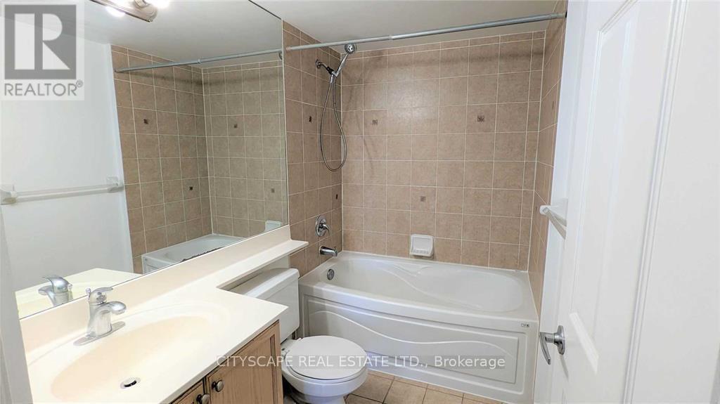 2416 - 3880 Duke Of York Boulevard, Mississauga, Ontario  L5B 4M7 - Photo 17 - W12525916