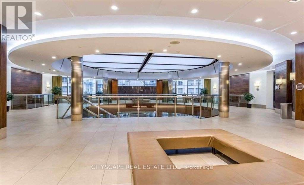 2416 - 3880 Duke Of York Boulevard, Mississauga, Ontario  L5B 4M7 - Photo 4 - W12525916