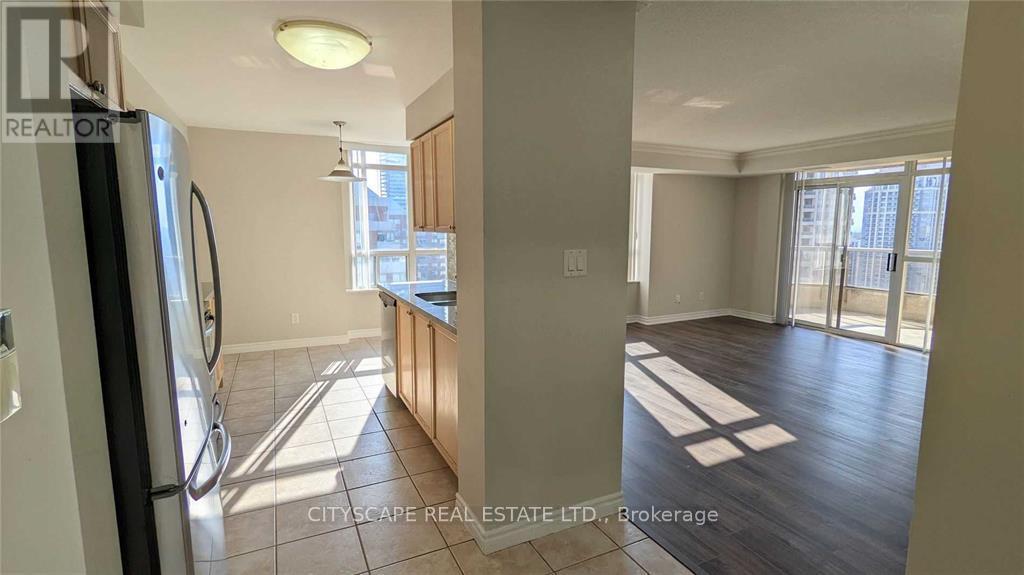 2416 - 3880 Duke Of York Boulevard, Mississauga, Ontario  L5B 4M7 - Photo 6 - W12525916