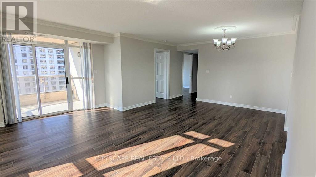 2416 - 3880 Duke Of York Boulevard, Mississauga, Ontario  L5B 4M7 - Photo 8 - W12525916