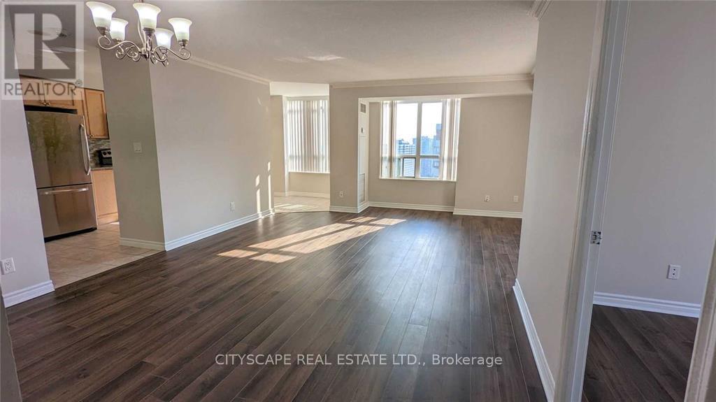 2416 - 3880 Duke Of York Boulevard, Mississauga, Ontario  L5B 4M7 - Photo 9 - W12525916