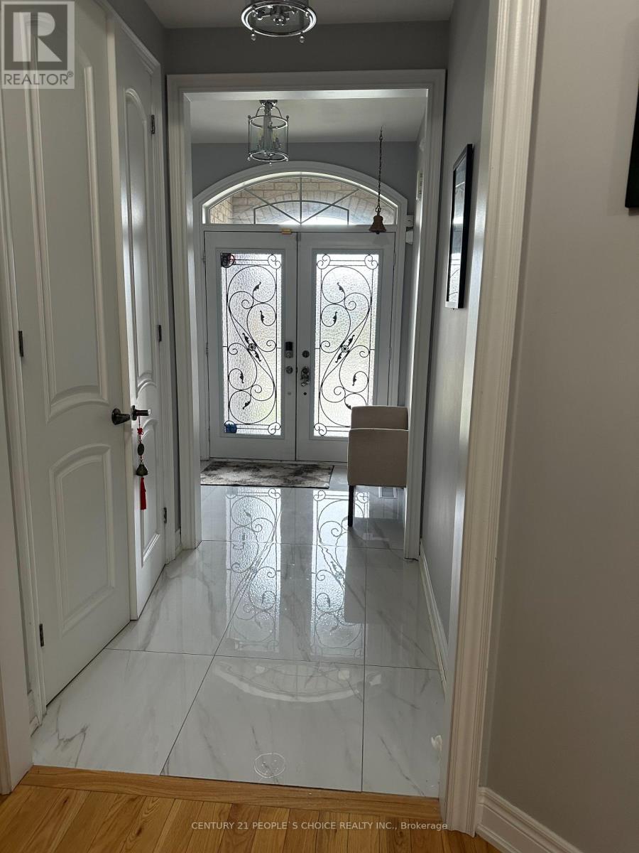 Upper - 69 Fallowfield Road, Brampton, Ontario  L6X 0X1 - Photo 2 - W12525942