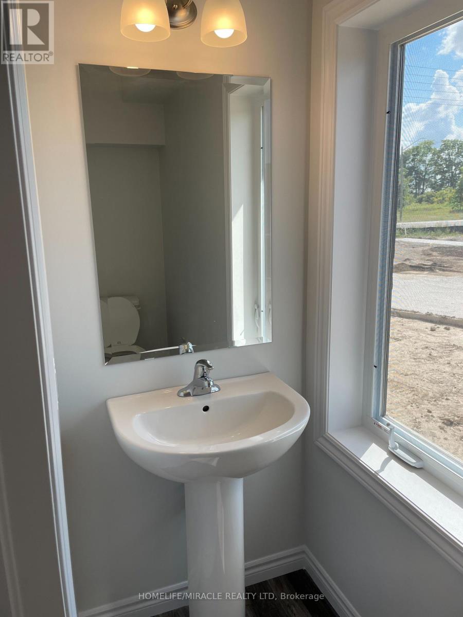 3001 Turner Crescent, London South, Ontario  N6M 0J3 - Photo 3 - X12525966