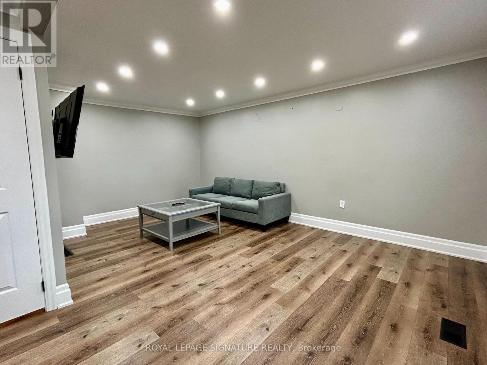 55 Stafford Street, Woodstock, Ontario  N4S 3Z8 - Photo 4 - X12520750