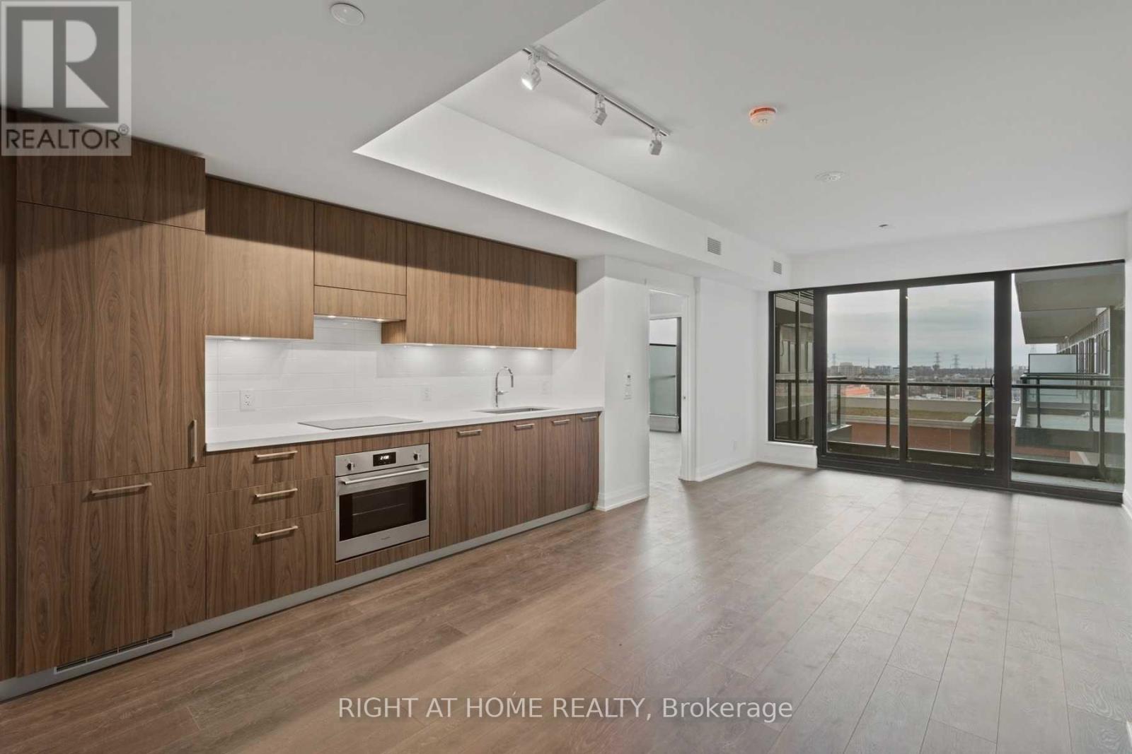 812 - 33 Frederick Todd Way, Toronto, Ontario  M4G 0C9 - Photo 4 - C12526032