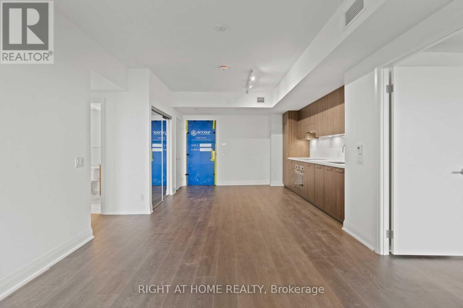 812 - 33 Frederick Todd Way, Toronto, Ontario  M4G 0C9 - Photo 9 - C12526032