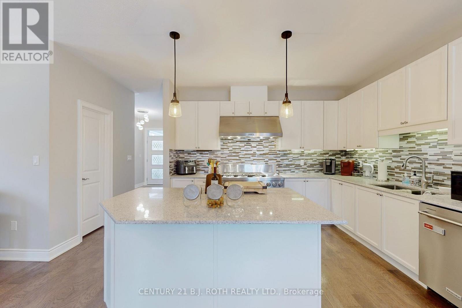 157 Mary Street, Clearview, Ontario  L0M 1G0 - Photo 10 - S12479035