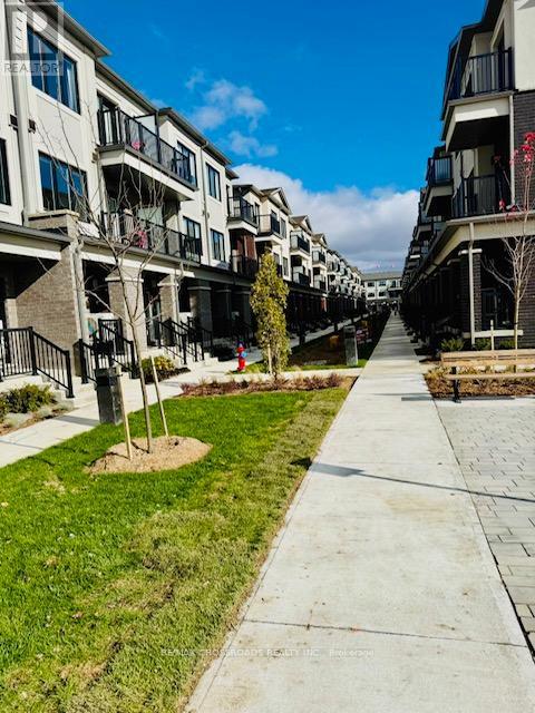 117 Matawin Lane, Richmond Hill, Ontario  L4B 4W6 - Photo 2 - N12526014