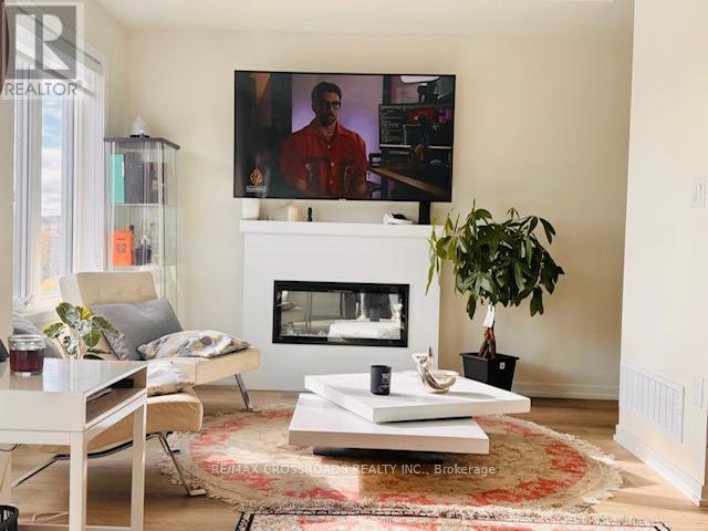 117 Matawin Lane, Richmond Hill, Ontario  L4B 4W6 - Photo 7 - N12526014