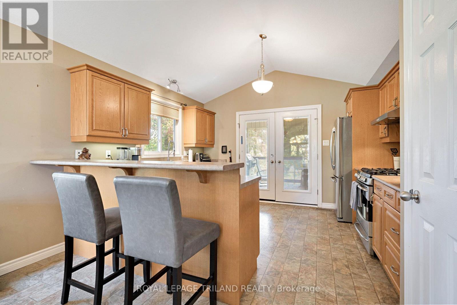 3805 Trillium Drive, Southwest Middlesex, Ontario  N0L 1M0 - Photo 14 - X12526062