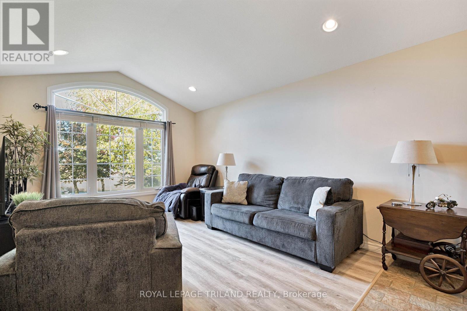 3805 Trillium Drive, Southwest Middlesex, Ontario  N0L 1M0 - Photo 6 - X12526062