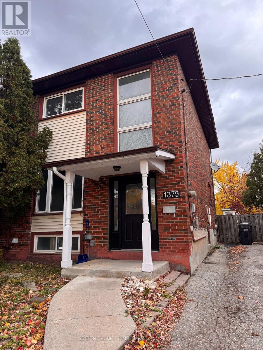 1379 Freeport Drive, Mississauga, Ontario  L5C 1S5 - Photo 1 - W12525986