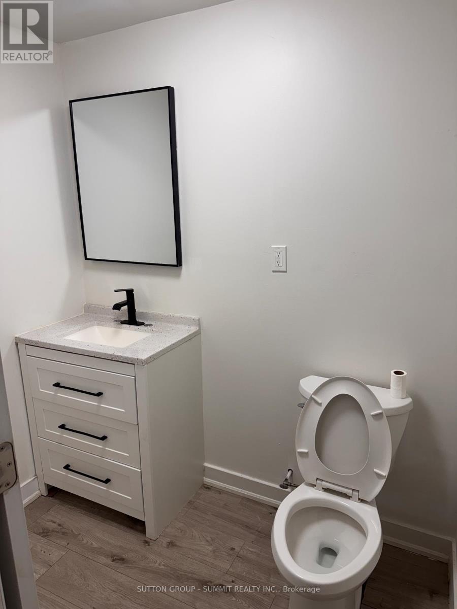 1379 Freeport Drive, Mississauga, Ontario  L5C 1S5 - Photo 10 - W12525986