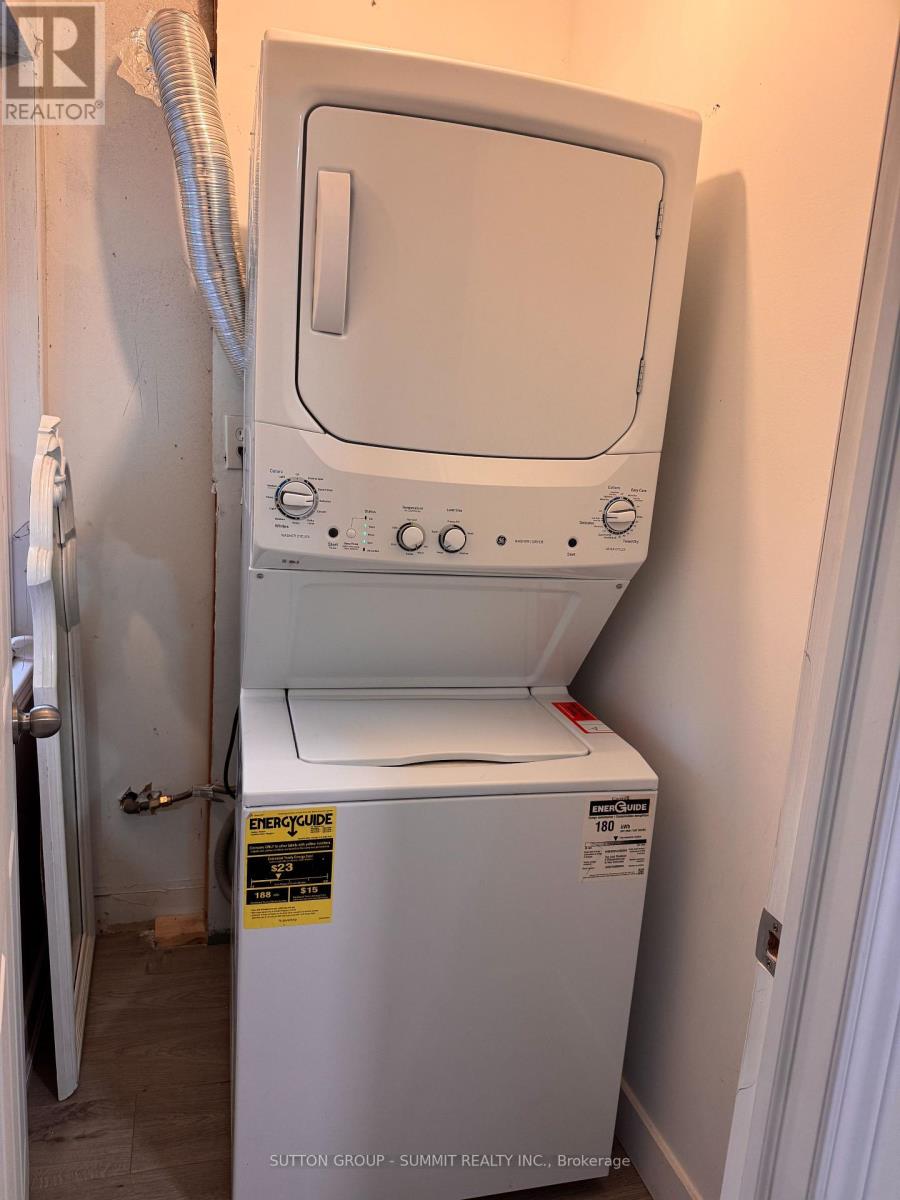 1379 Freeport Drive, Mississauga, Ontario  L5C 1S5 - Photo 11 - W12525986