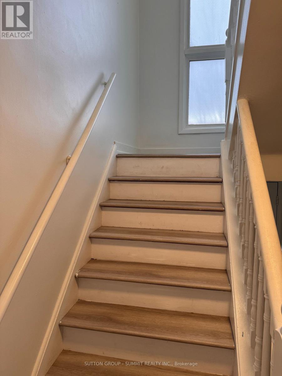 1379 Freeport Drive, Mississauga, Ontario  L5C 1S5 - Photo 12 - W12525986