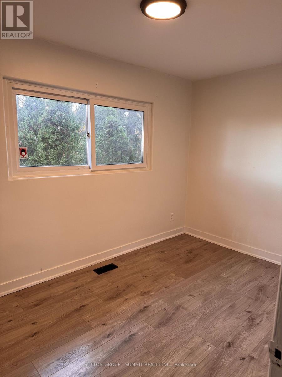 1379 Freeport Drive, Mississauga, Ontario  L5C 1S5 - Photo 13 - W12525986