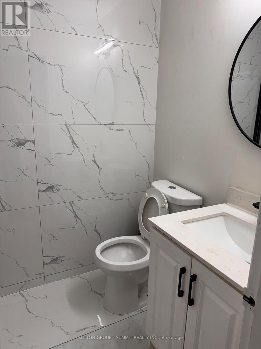 1379 Freeport Drive, Mississauga, Ontario  L5C 1S5 - Photo 14 - W12525986