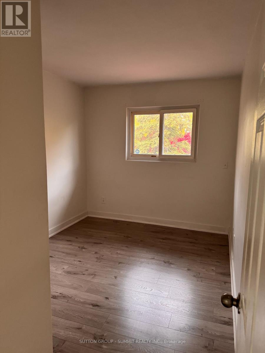 1379 Freeport Drive, Mississauga, Ontario  L5C 1S5 - Photo 15 - W12525986