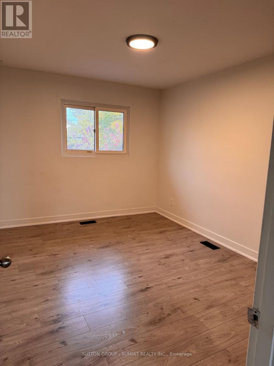 1379 Freeport Drive, Mississauga, Ontario  L5C 1S5 - Photo 16 - W12525986