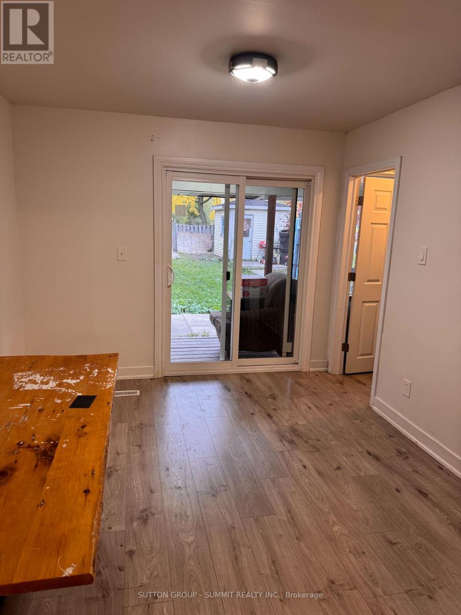 1379 Freeport Drive, Mississauga, Ontario  L5C 1S5 - Photo 9 - W12525986