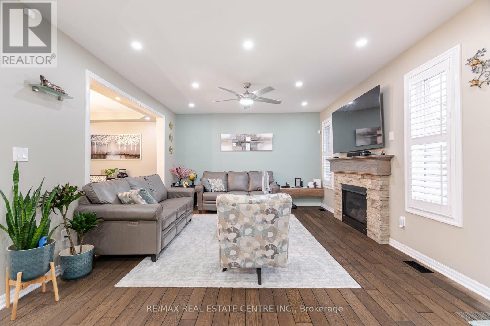 1446 Farmstead Drive, Milton, Ontario  L9E 0A5 - Photo 12 - W12526010