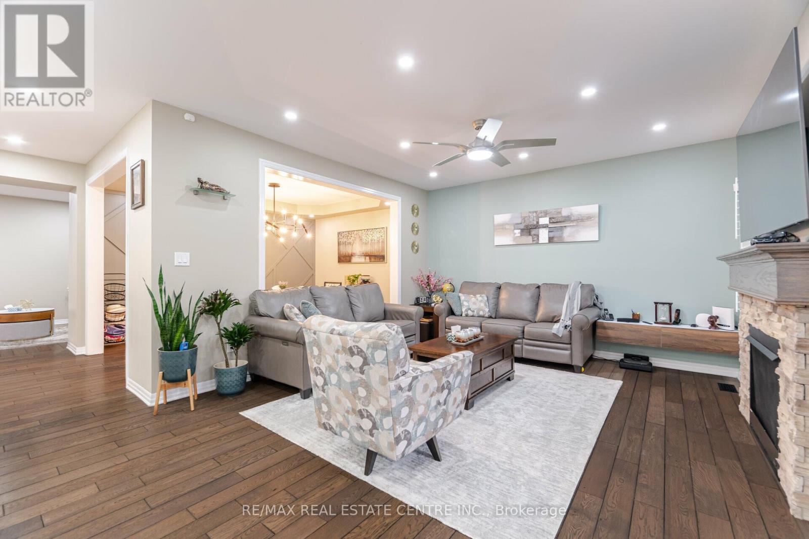 1446 Farmstead Drive, Milton, Ontario  L9E 0A5 - Photo 13 - W12526010