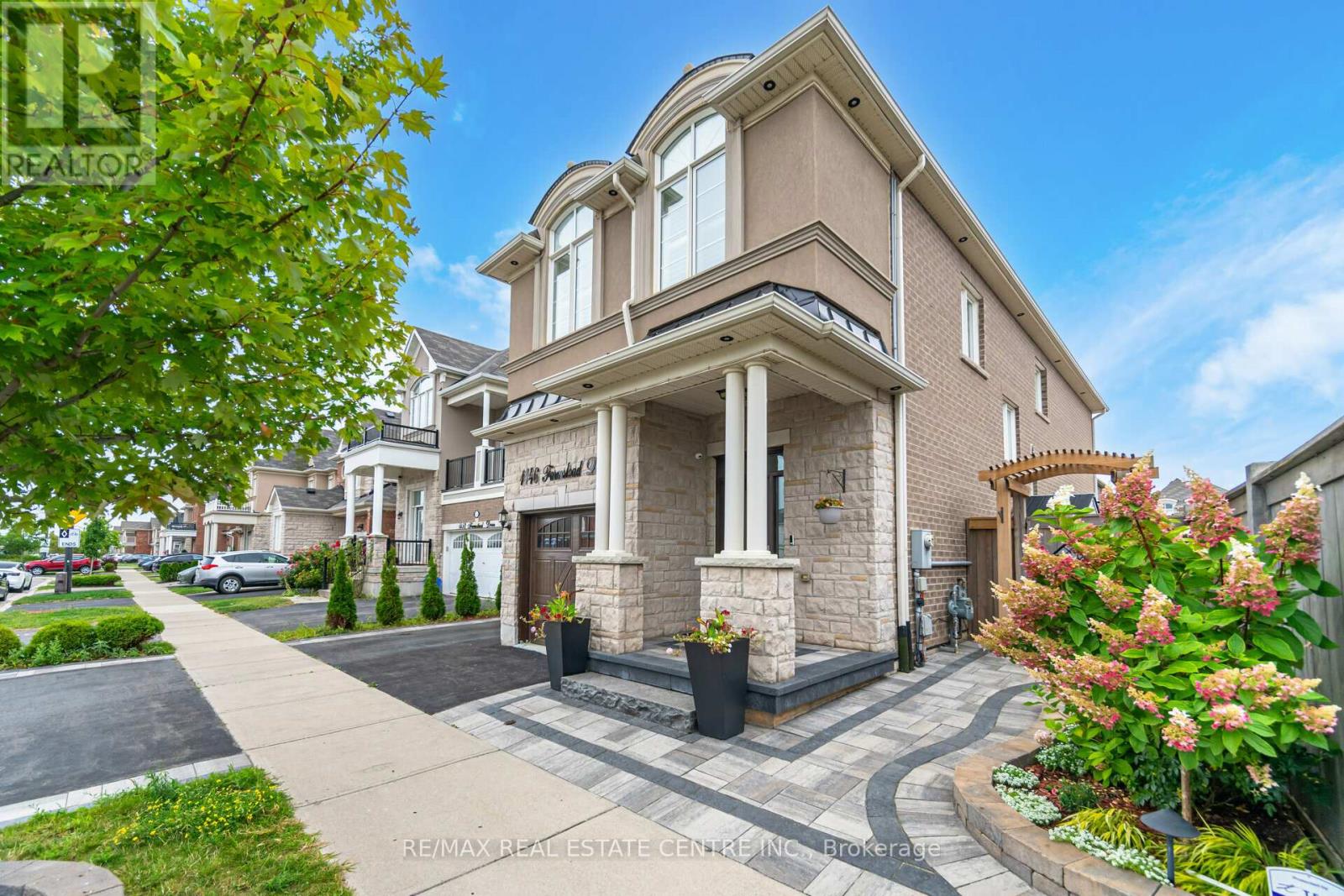 1446 Farmstead Drive, Milton, Ontario  L9E 0A5 - Photo 2 - W12526010