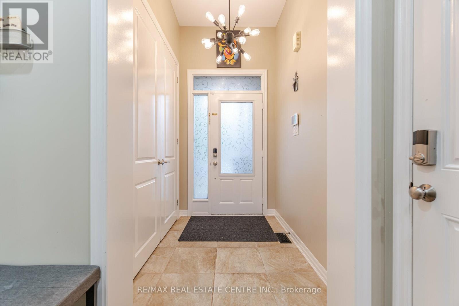 1446 Farmstead Drive, Milton, Ontario  L9E 0A5 - Photo 3 - W12526010