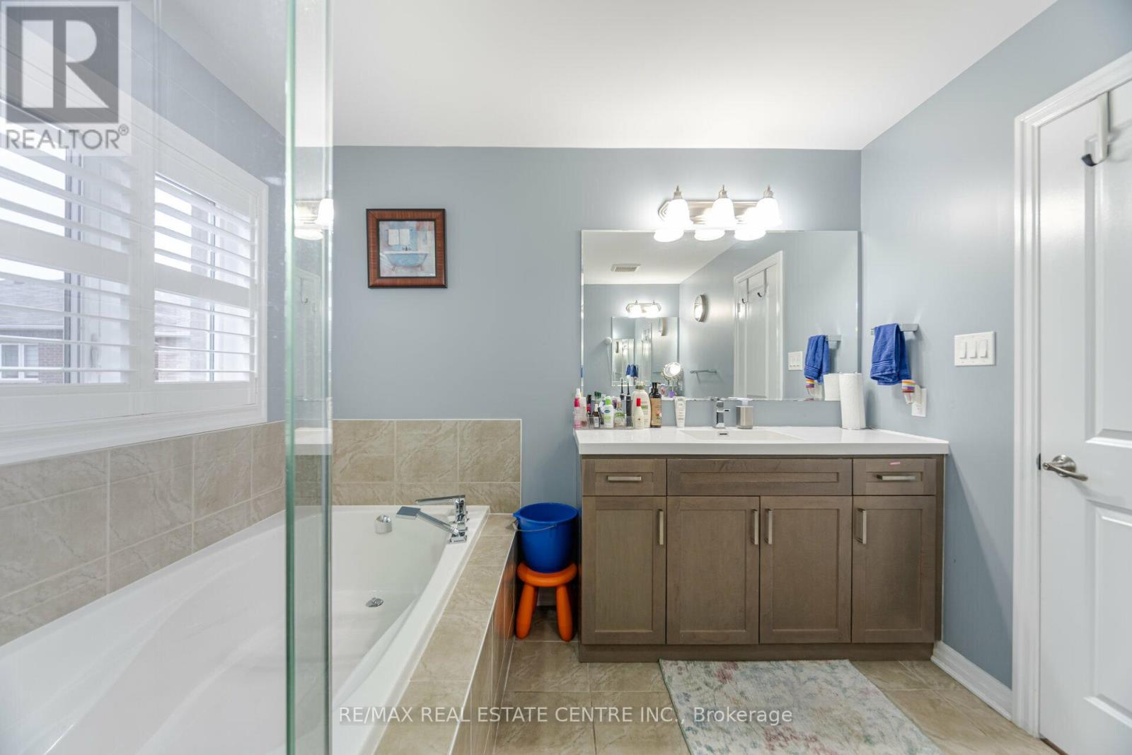 1446 Farmstead Drive, Milton, Ontario  L9E 0A5 - Photo 31 - W12526010