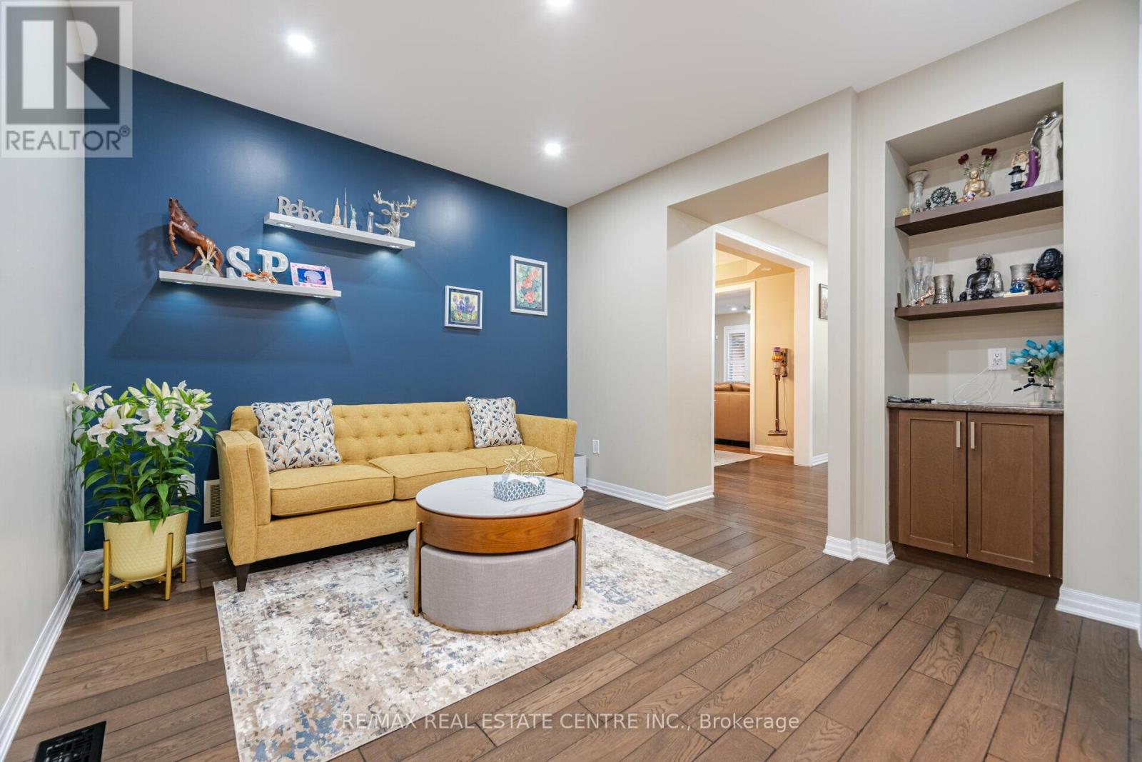 1446 Farmstead Drive, Milton, Ontario  L9E 0A5 - Photo 5 - W12526010