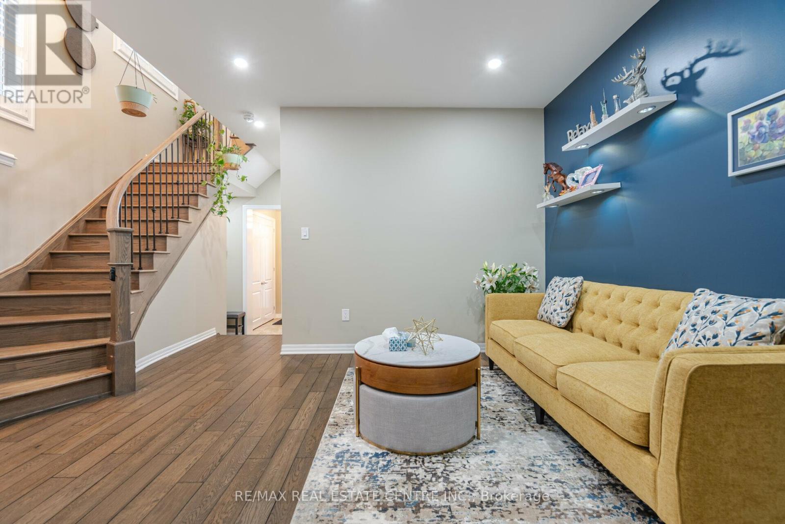 1446 Farmstead Drive, Milton, Ontario  L9E 0A5 - Photo 6 - W12526010