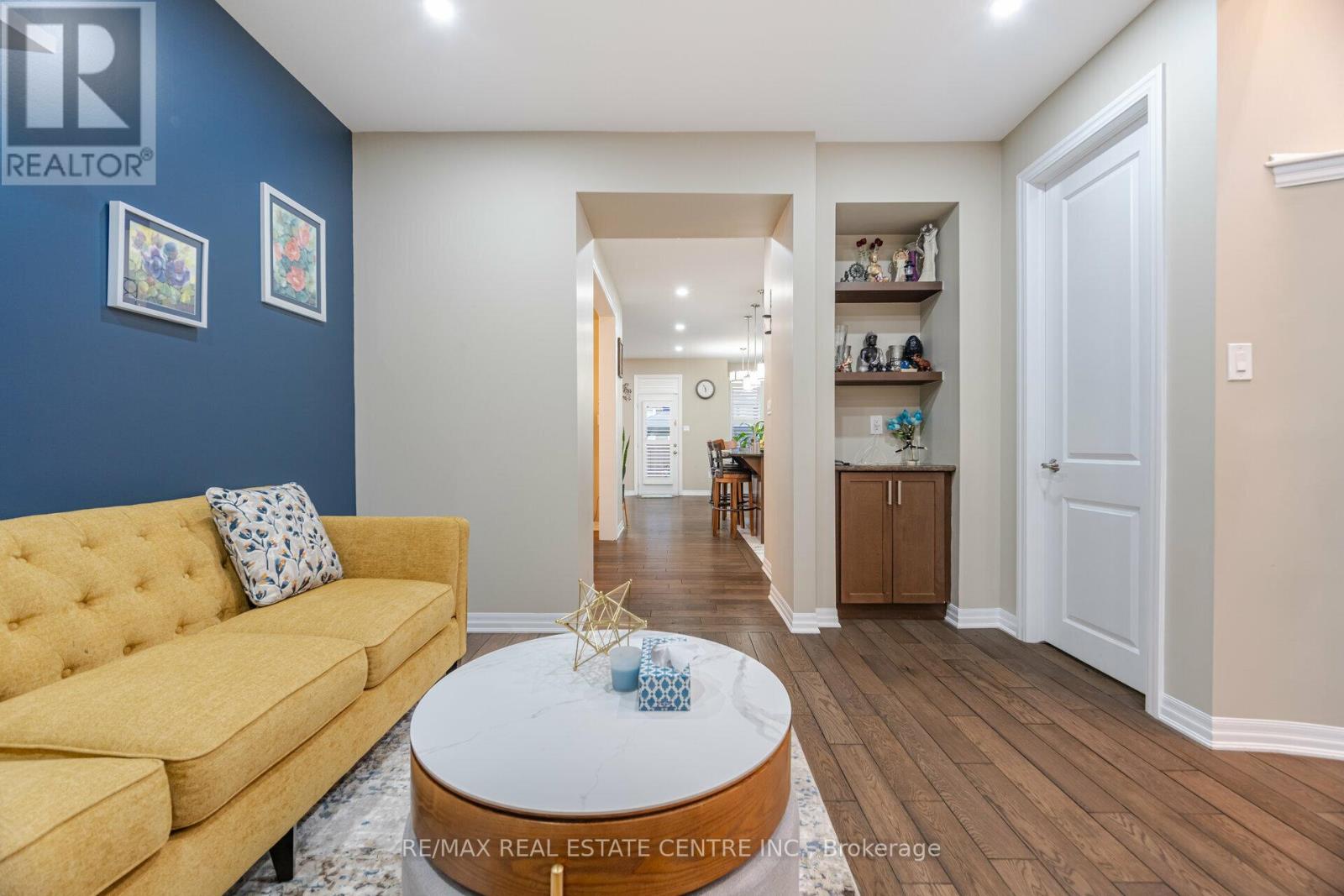 1446 Farmstead Drive, Milton, Ontario  L9E 0A5 - Photo 7 - W12526010