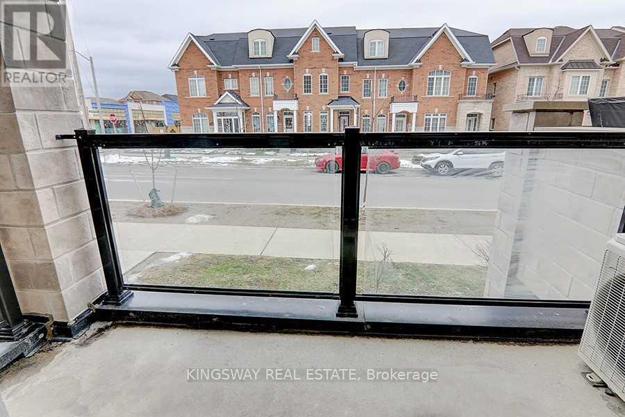 92 - 100 Parrotta Drive, Toronto, Ontario  M9M 0G1 - Photo 14 - W12526020