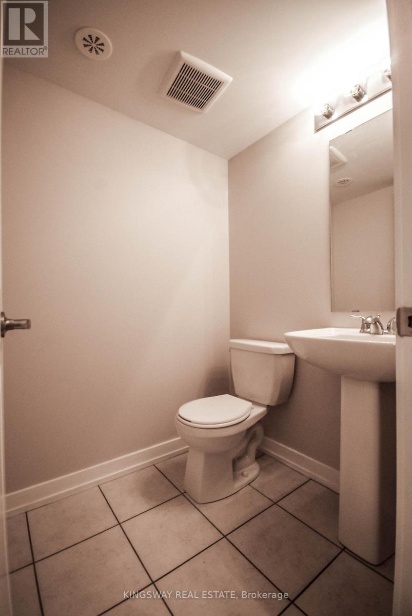 92 - 100 Parrotta Drive, Toronto, Ontario  M9M 0G1 - Photo 15 - W12526020