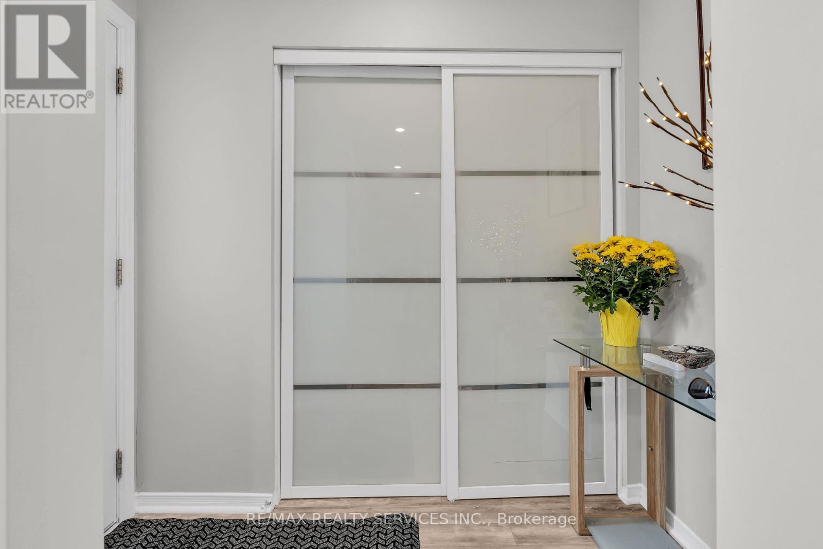 115 - 2055 Walkers Line, Burlington, Ontario  L7M 4B5 - Photo 5 - W12526034