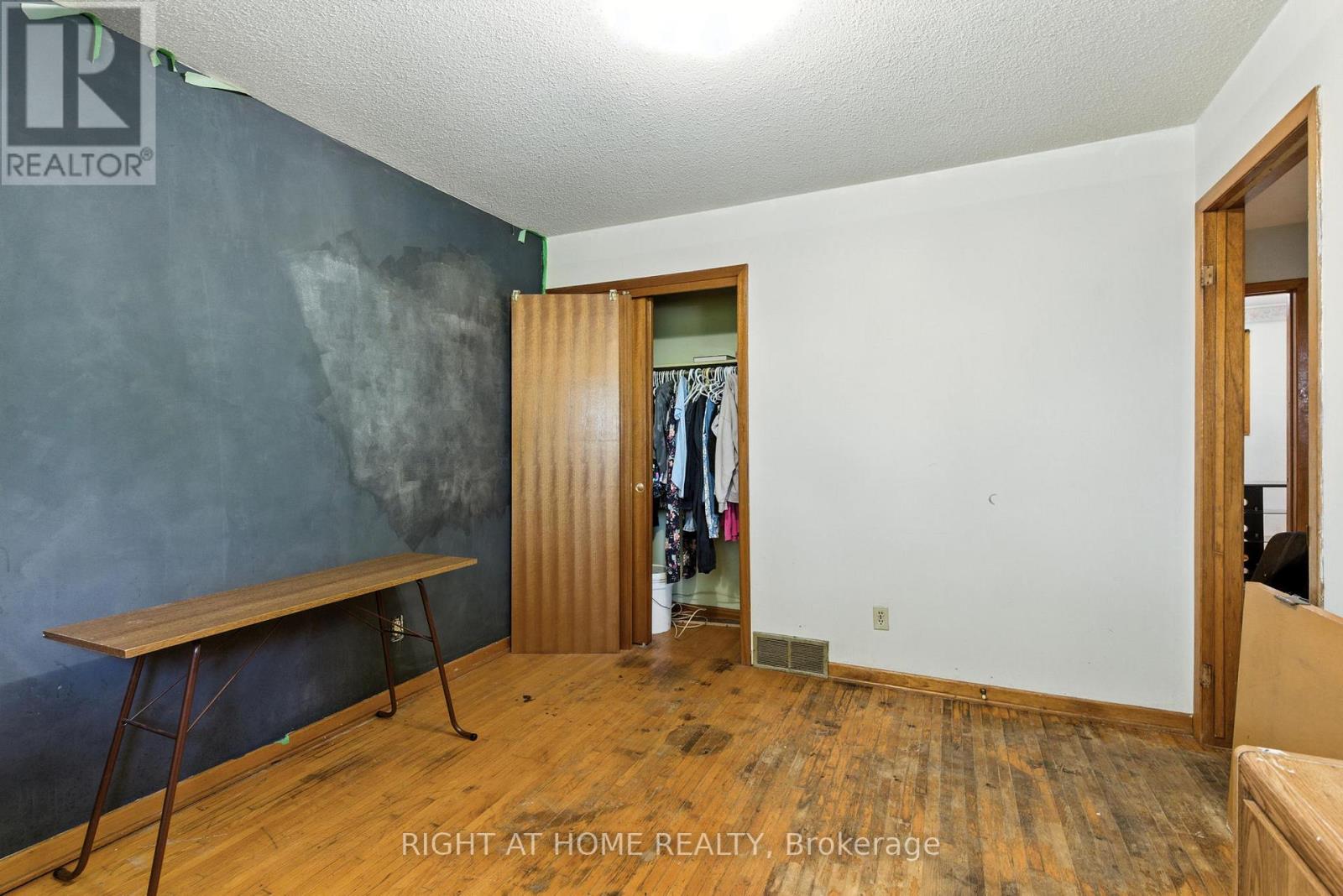 4363 Meadowvale Drive, Niagara Falls, Ontario  L2E 5W8 - Photo 10 - X12526030