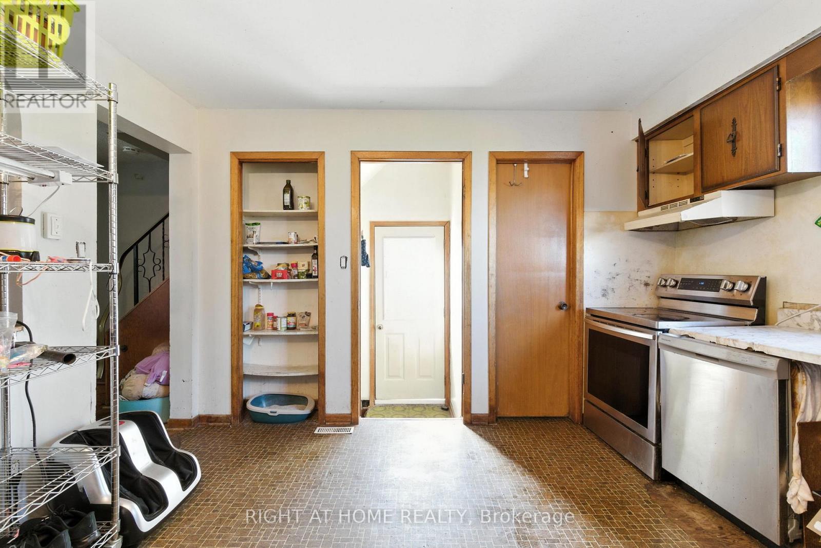 4363 Meadowvale Drive, Niagara Falls, Ontario  L2E 5W8 - Photo 12 - X12526030